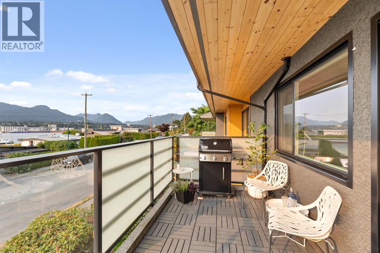 Photo 10 of 305 2336 Wall Street, Vancouver BC