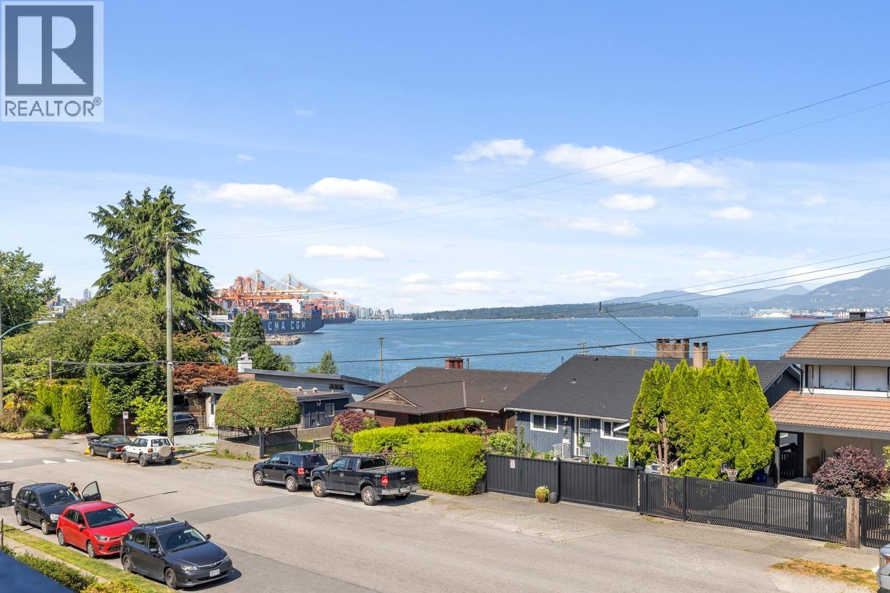 Photo 8 of 305 2336 Wall Street, Vancouver BC