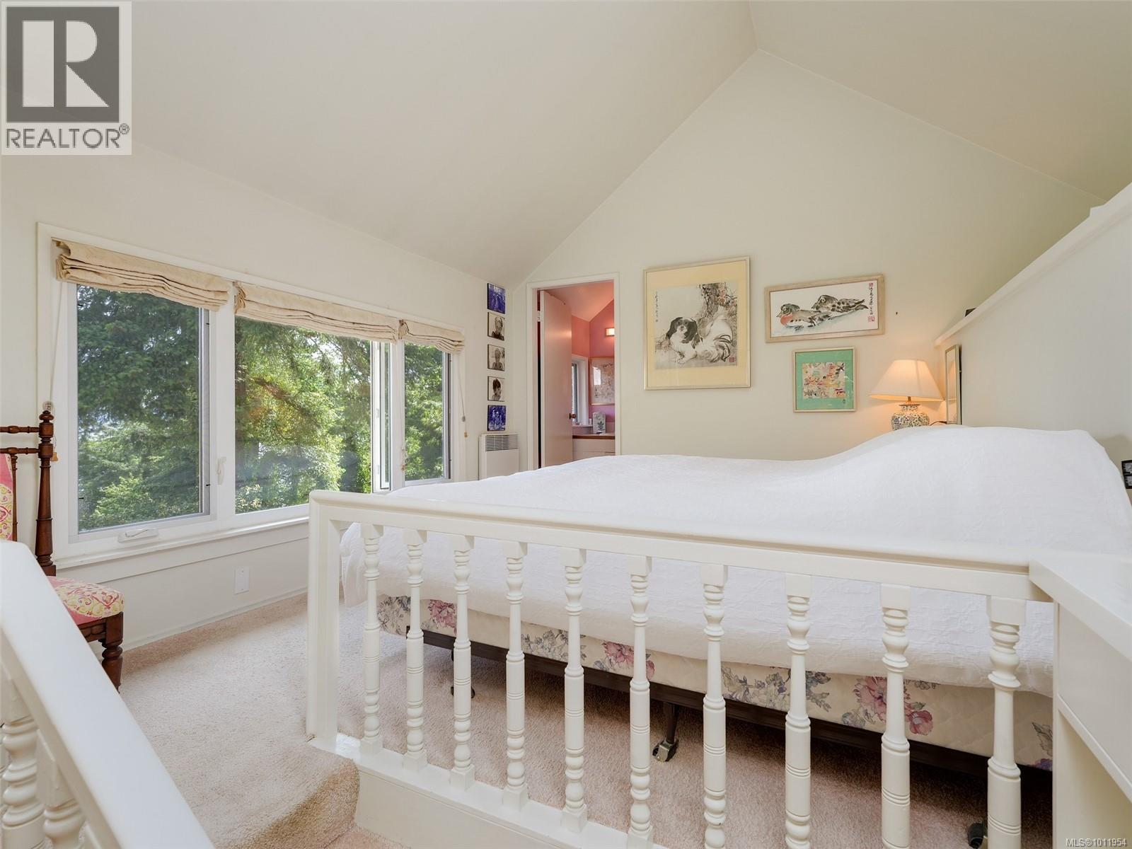 Photo 11 of 2550 Queenswood Dr, Saanich BC