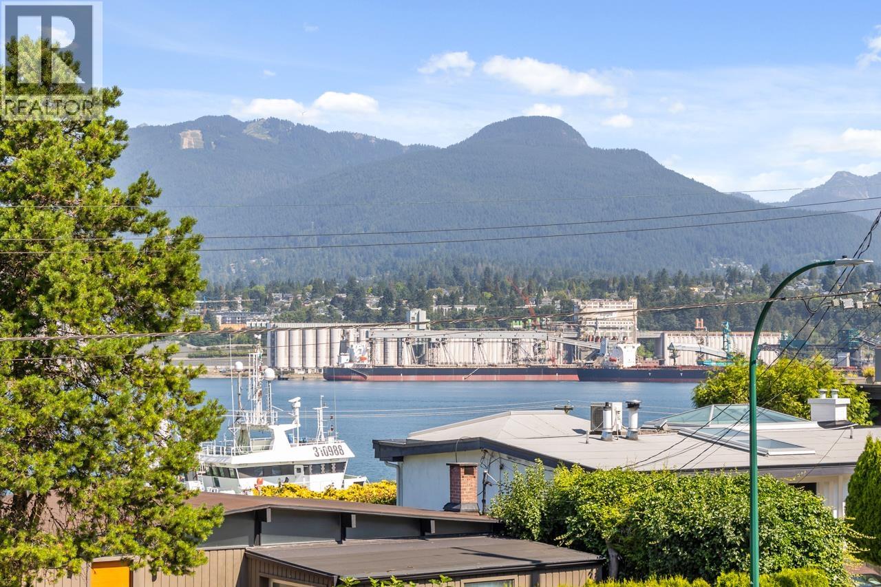 Photo 13 of 305 2336 Wall Street, Vancouver BC