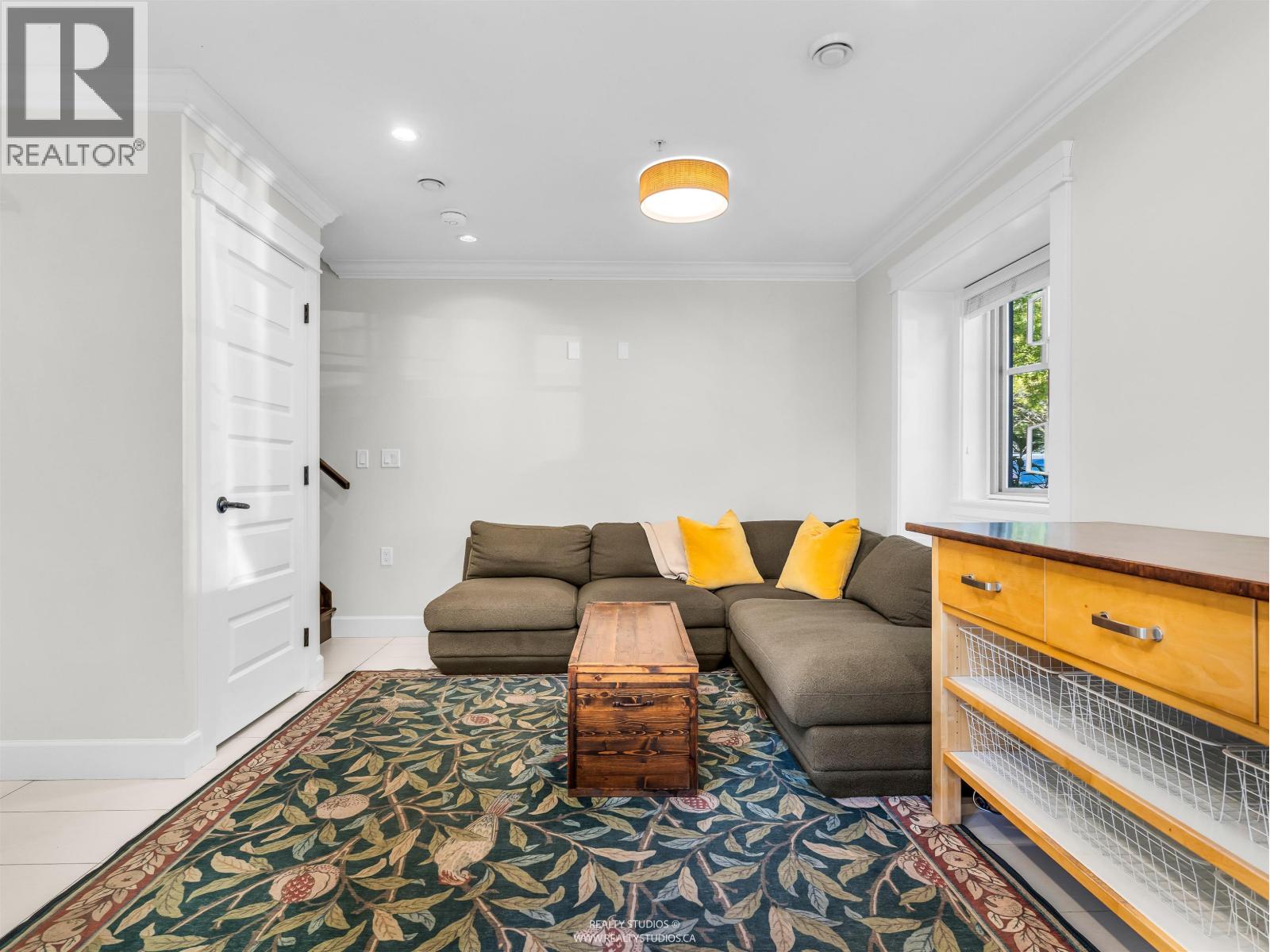 Photo 5 of 3103 St George Street, Vancouver BC