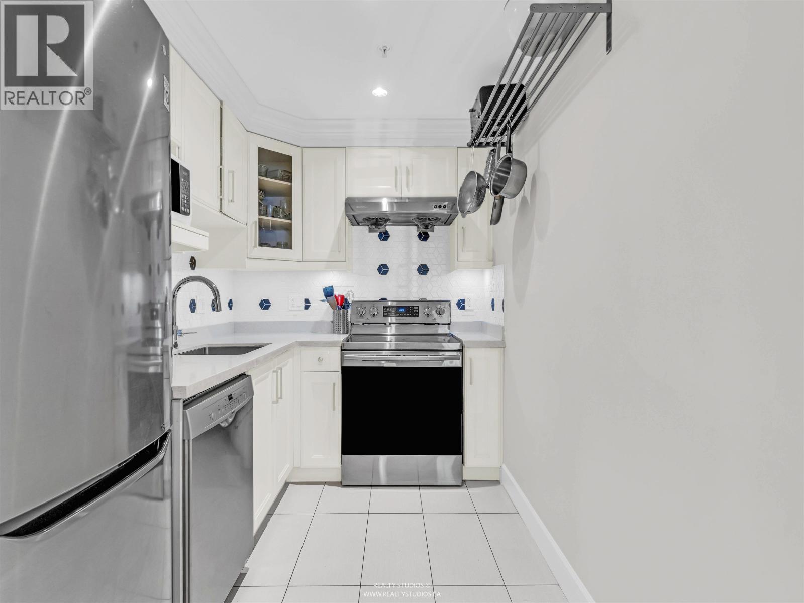 Photo 9 of 3103 St George Street, Vancouver BC