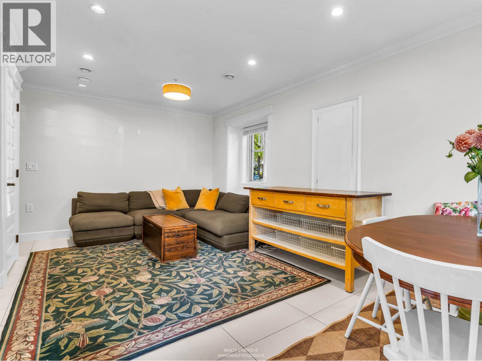 Photo 4 of 3103 St George Street, Vancouver BC
