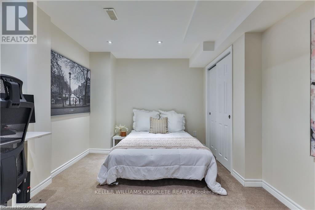 Photo 8 of 151 Spring Creek Drive, Hamilton ON