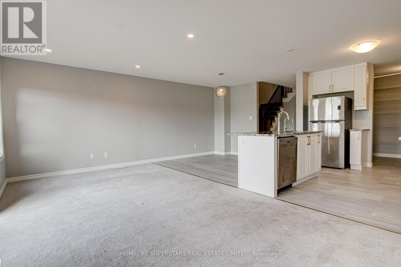 Photo 14 of 33 Woodedge Circle, Kitchener ON
