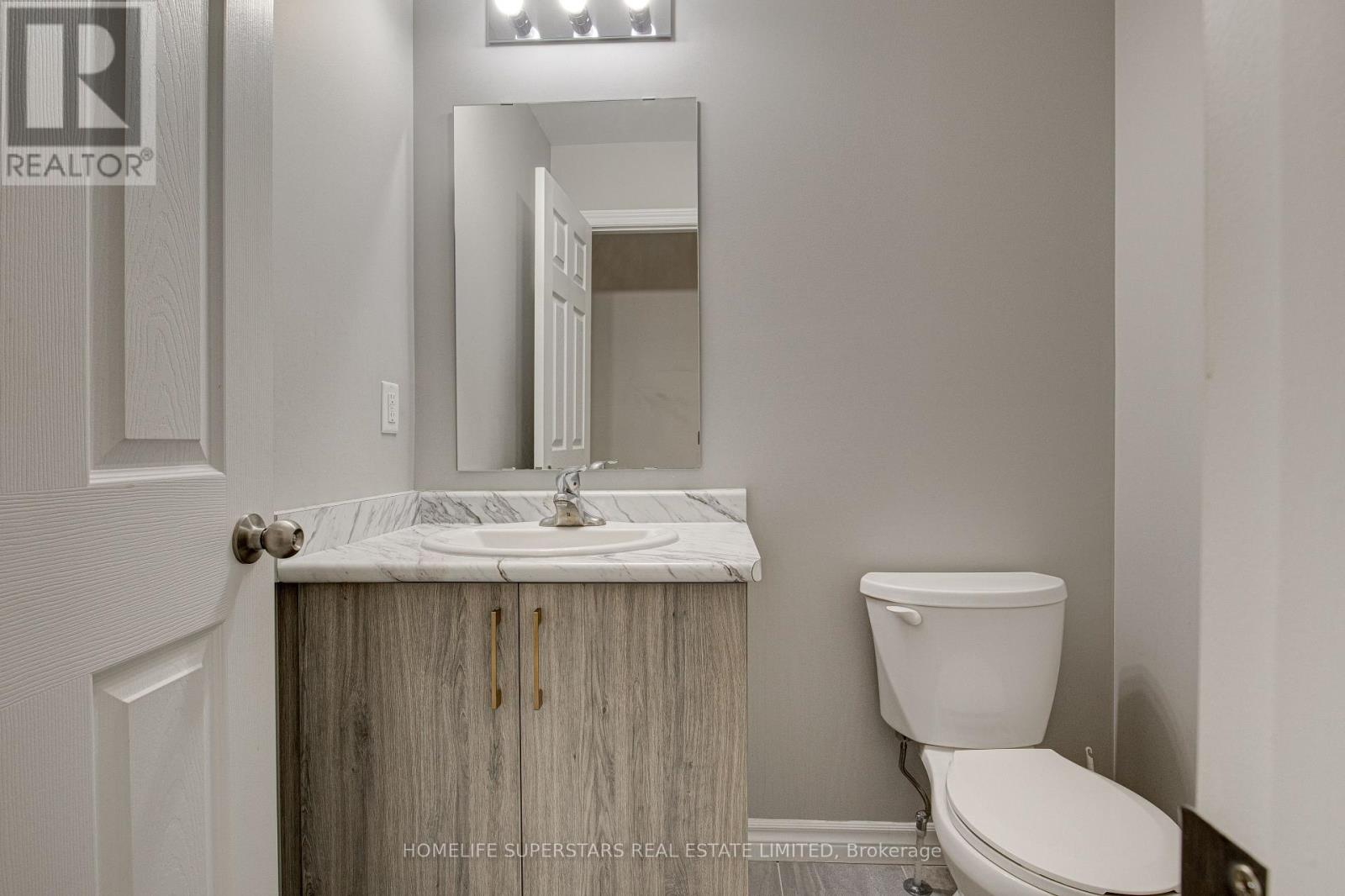 Photo 33 of 33 Woodedge Circle, Kitchener ON
