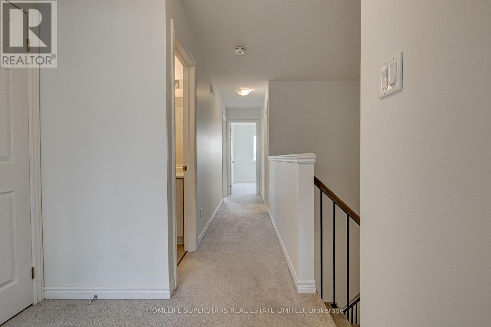 Photo 19 of 33 Woodedge Circle, Kitchener ON