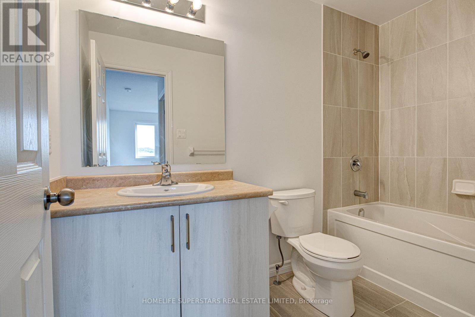 Photo 6 of 33 Woodedge Circle, Kitchener ON