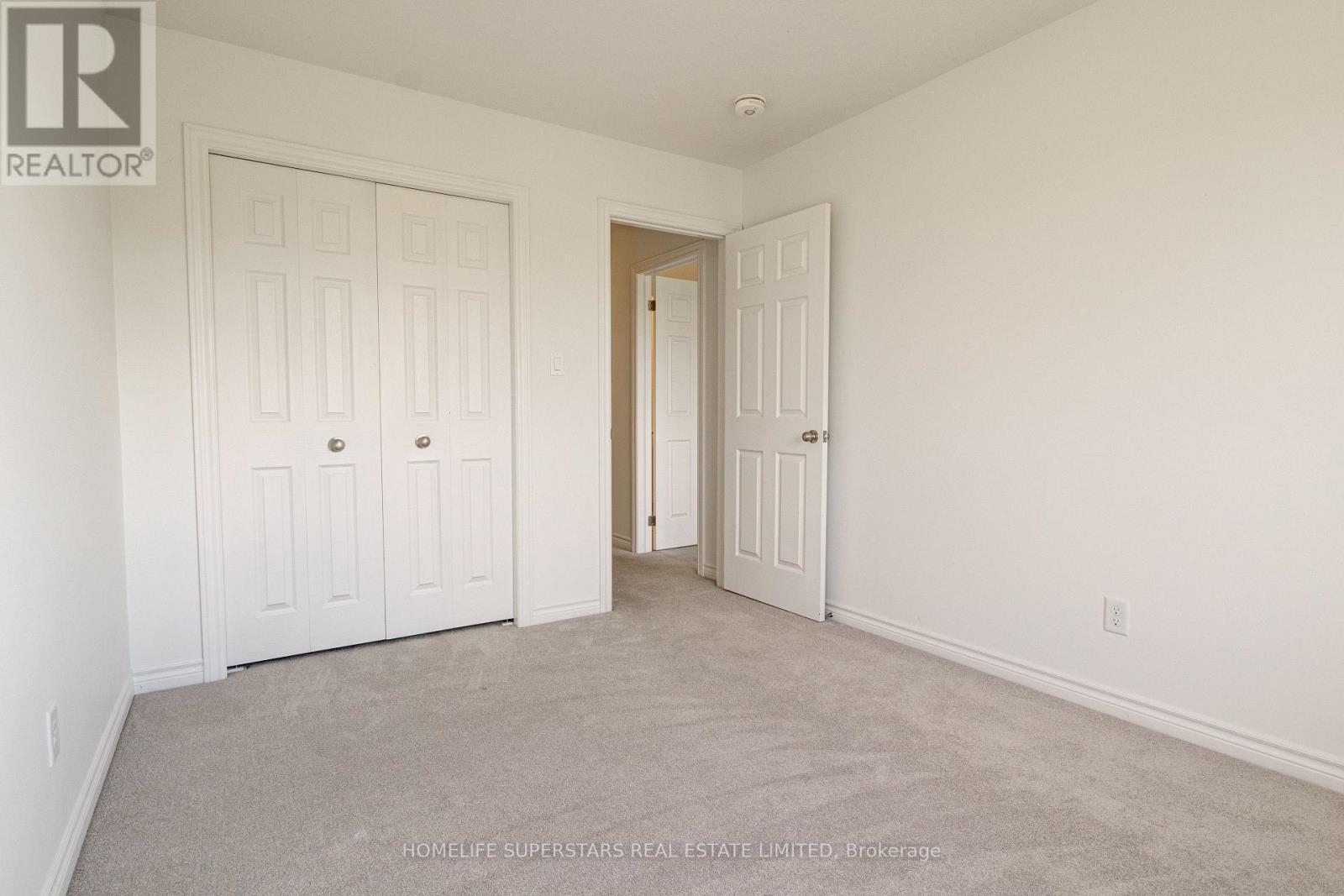 Photo 9 of 33 Woodedge Circle, Kitchener ON