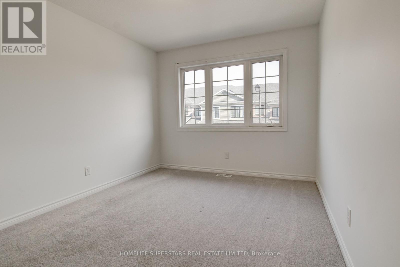 Photo 26 of 33 Woodedge Circle, Kitchener ON