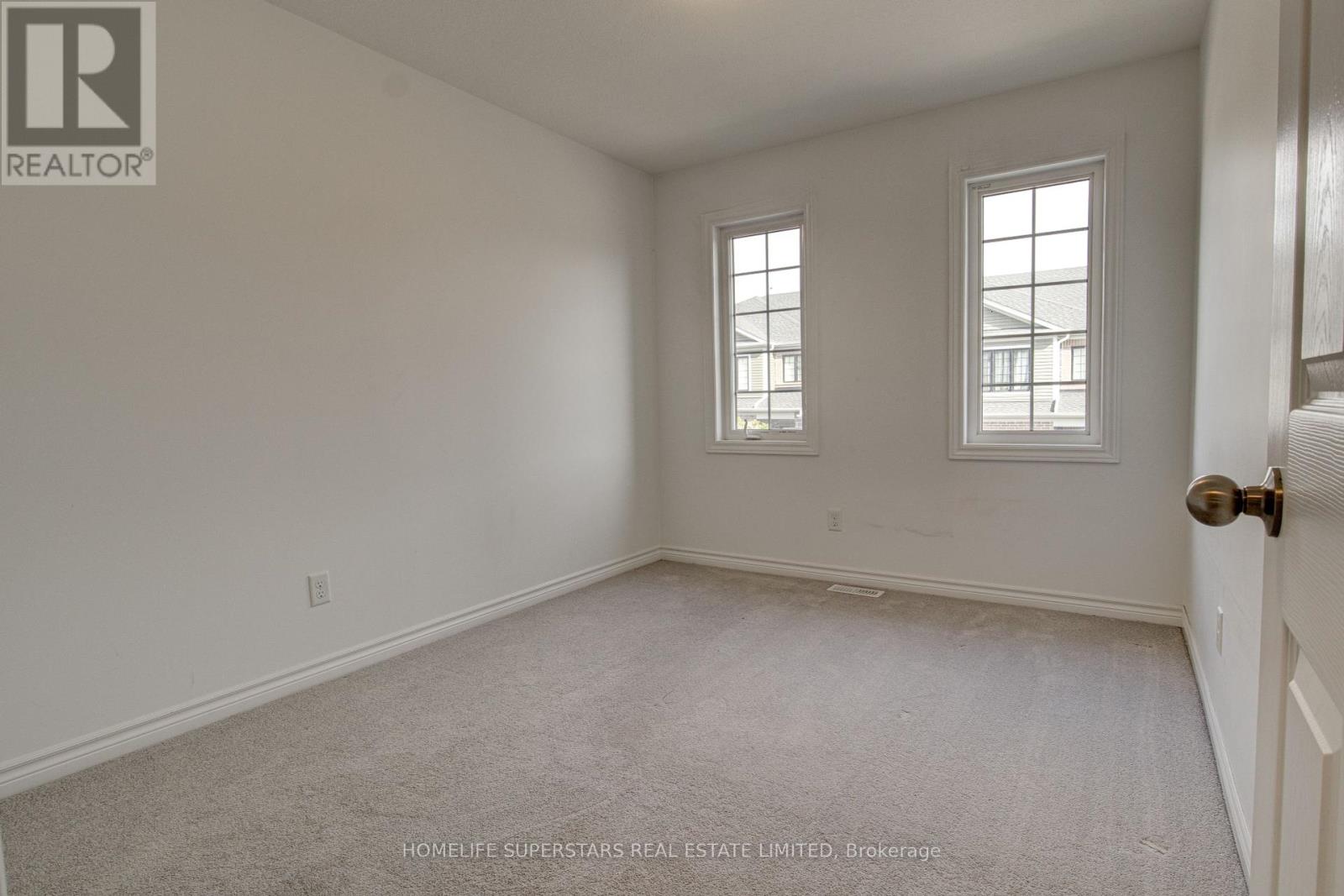 Photo 43 of 33 Woodedge Circle, Kitchener ON