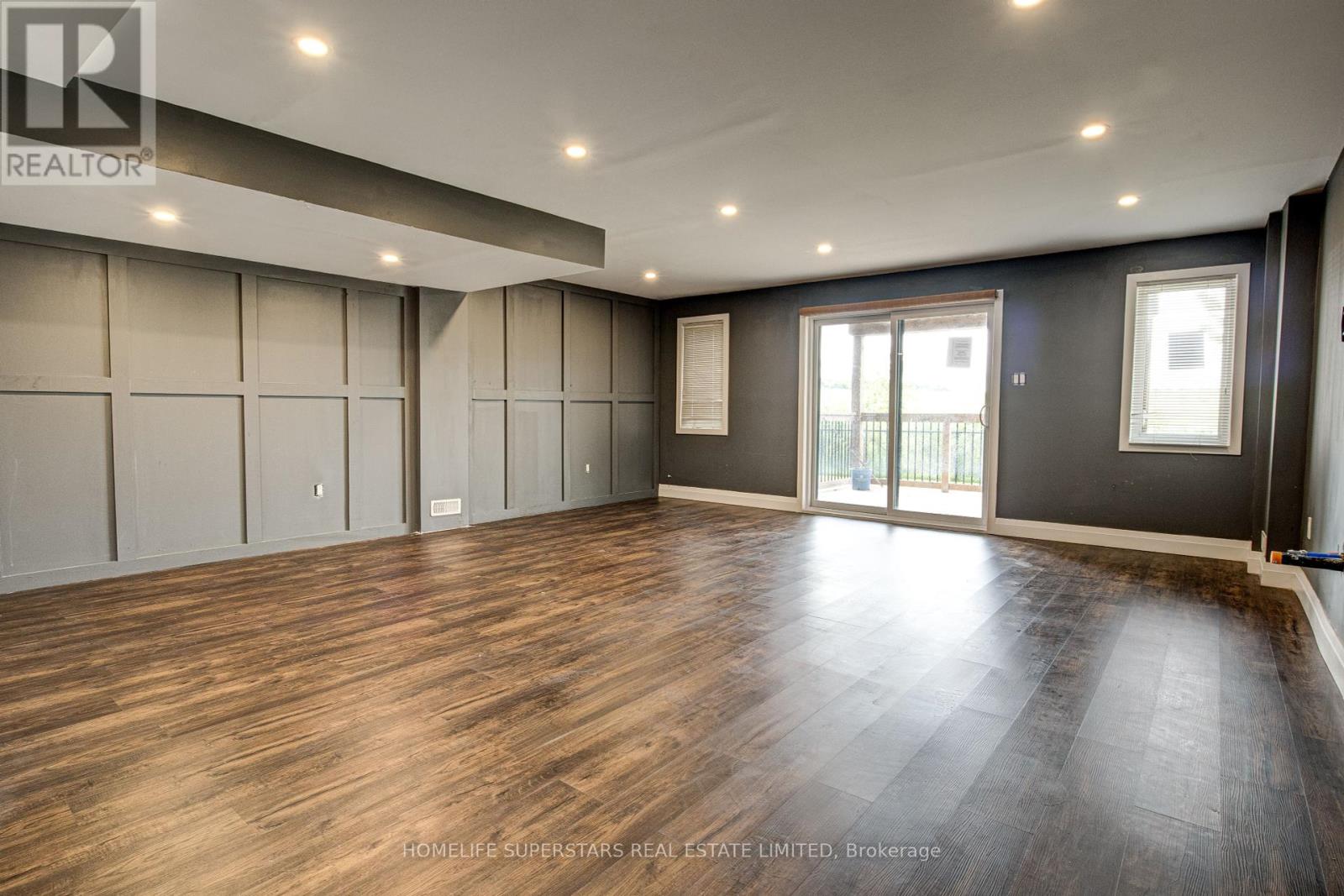 Photo 22 of 33 Woodedge Circle, Kitchener ON