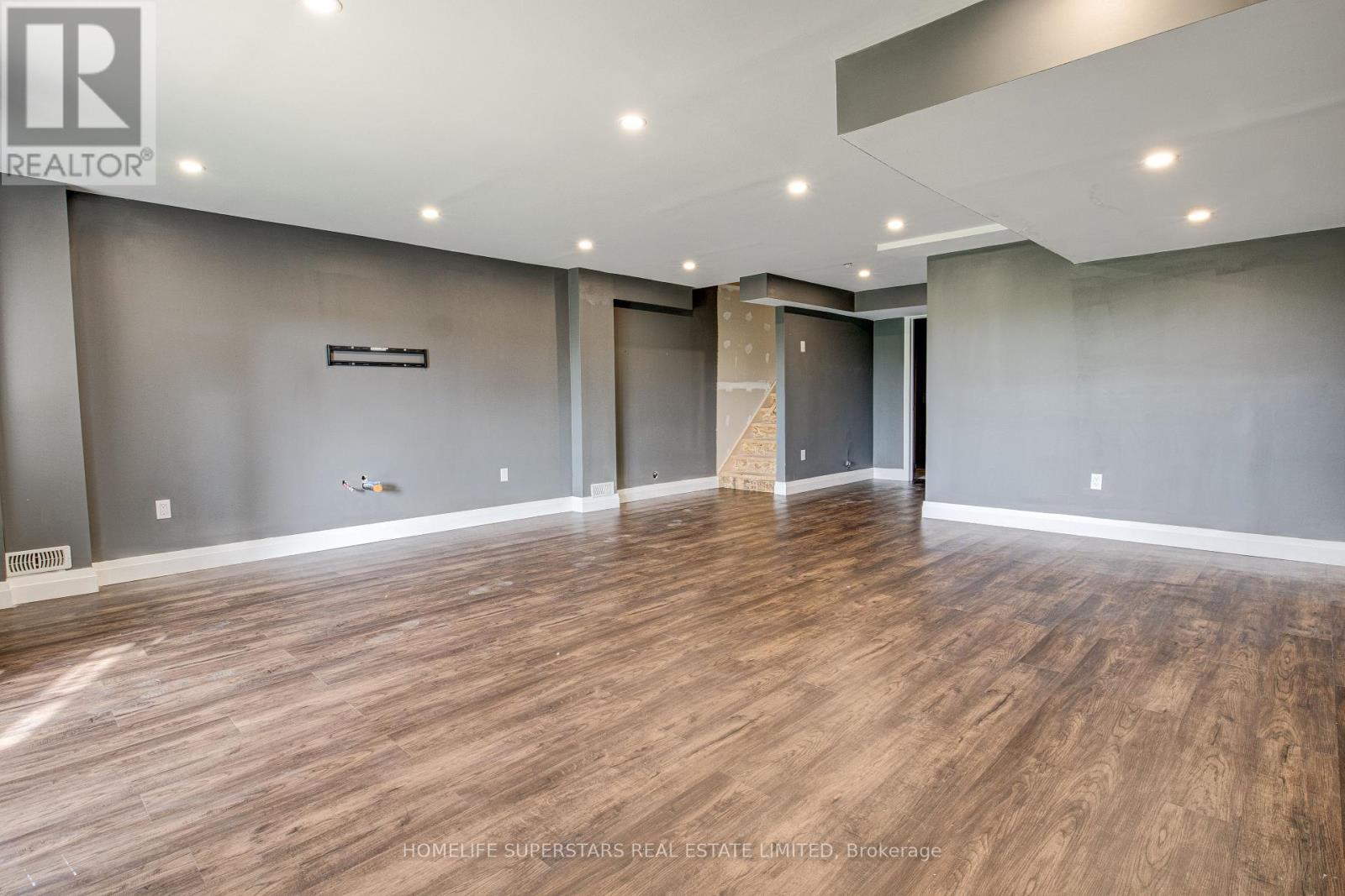 Photo 41 of 33 Woodedge Circle, Kitchener ON