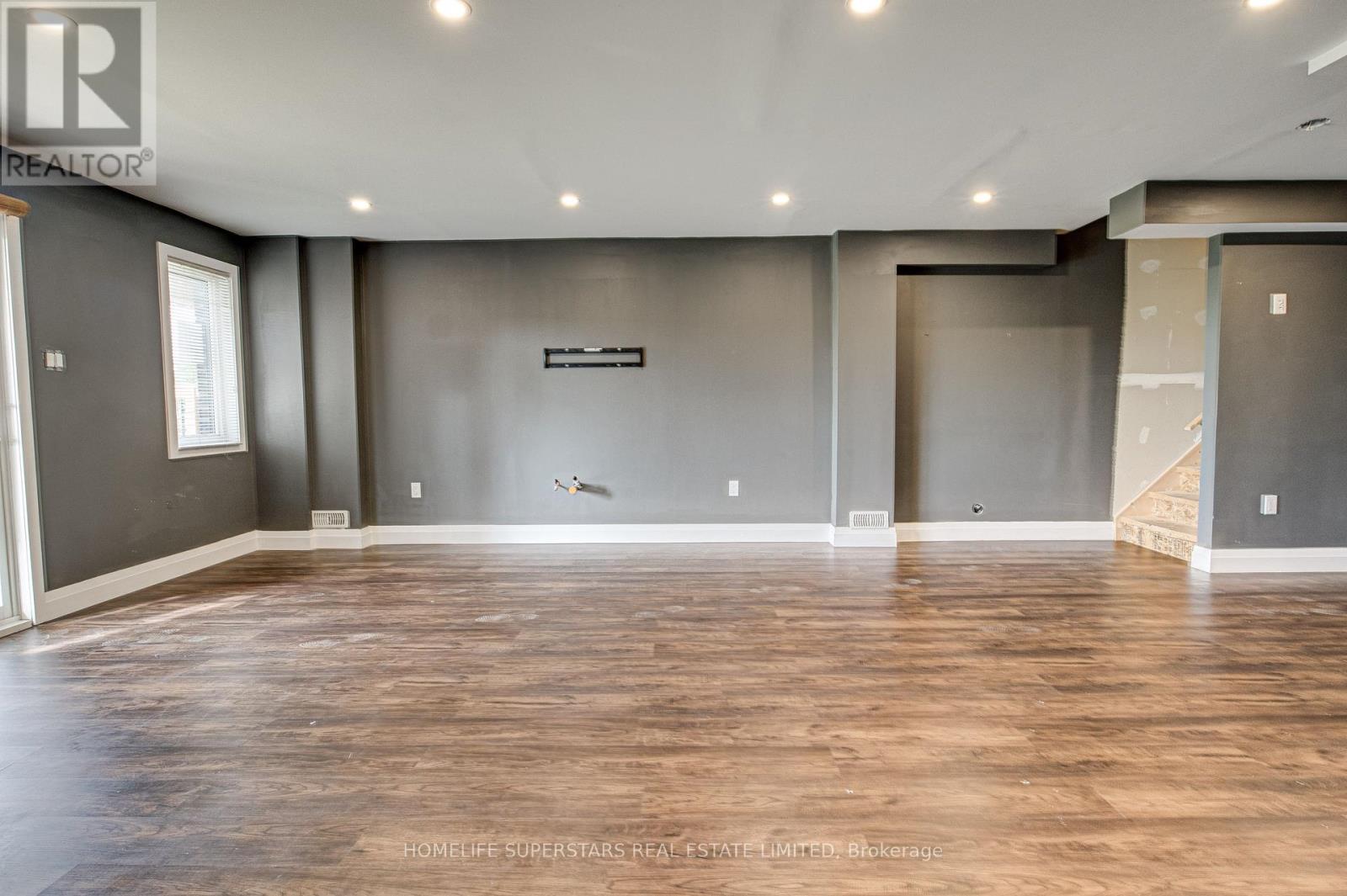 Photo 30 of 33 Woodedge Circle, Kitchener ON