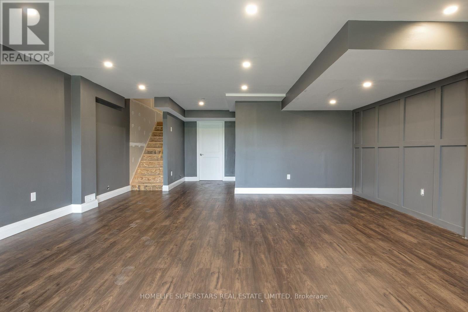 Photo 37 of 33 Woodedge Circle, Kitchener ON