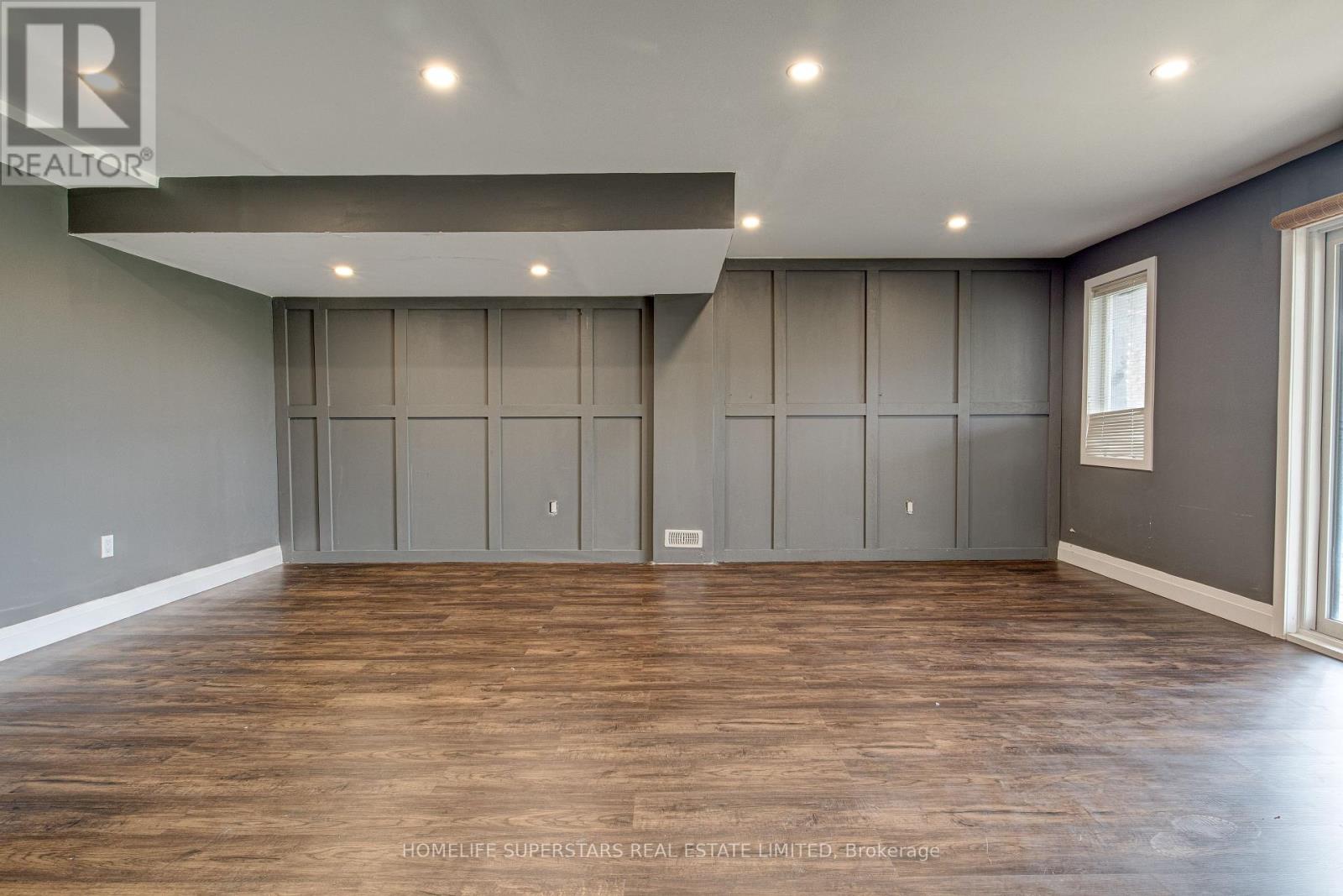 Photo 32 of 33 Woodedge Circle, Kitchener ON