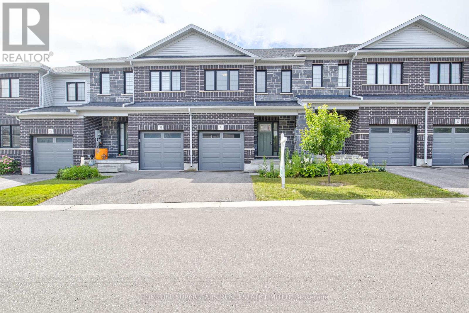 Photo 34 of 33 Woodedge Circle, Kitchener ON