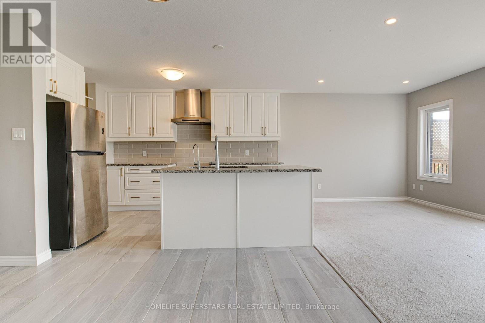 Photo 27 of 33 Woodedge Circle, Kitchener ON