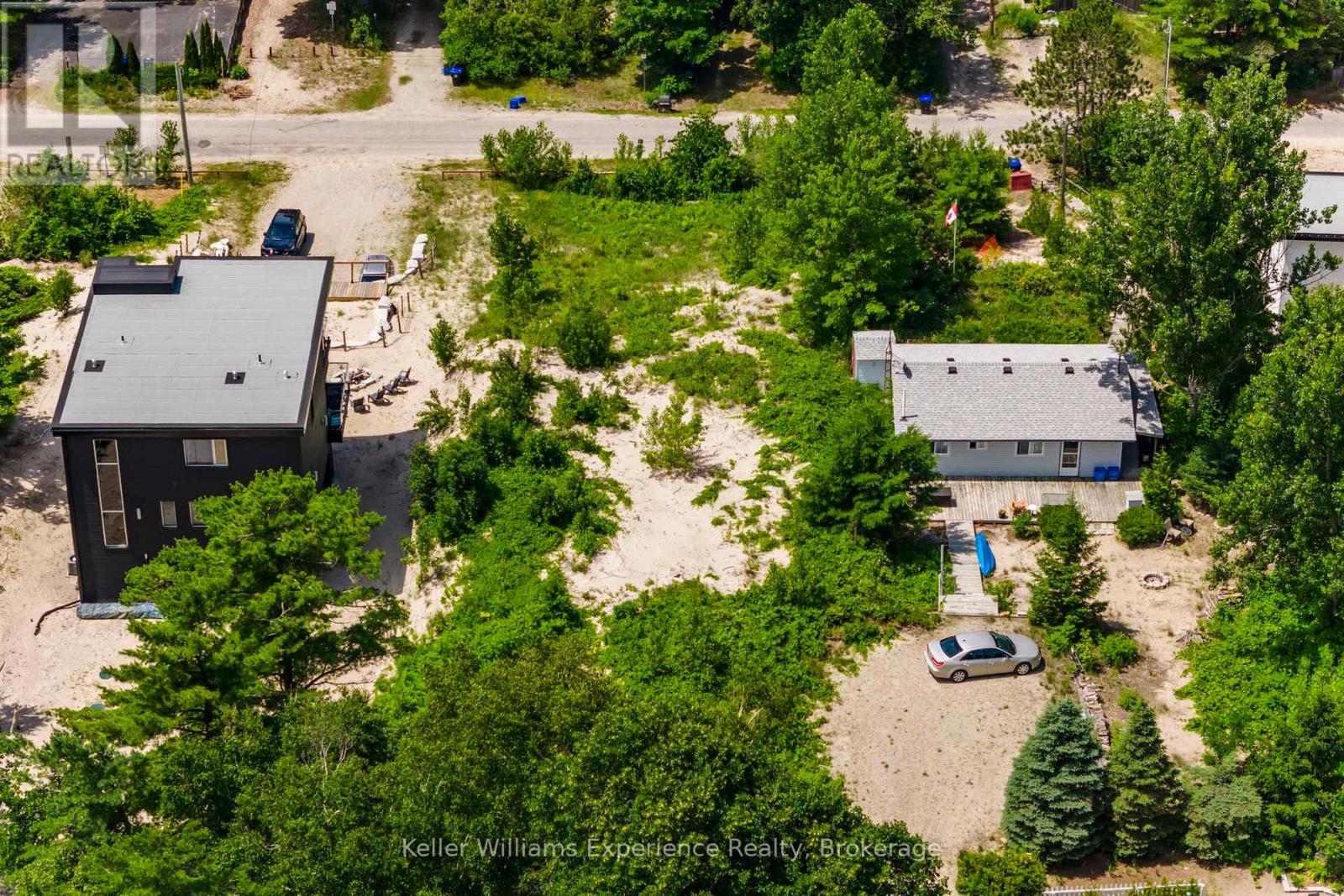 Photo 3 of 29 Trew Avenue, Tiny ON