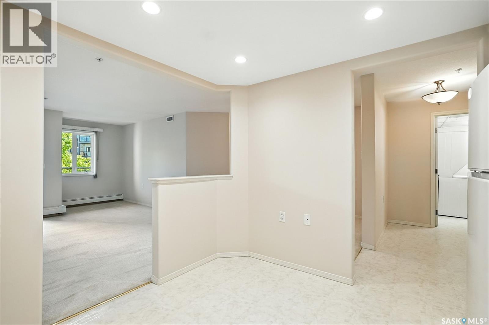 Photo 9 of 208 1622 Acadia Drive, Saskatoon SK