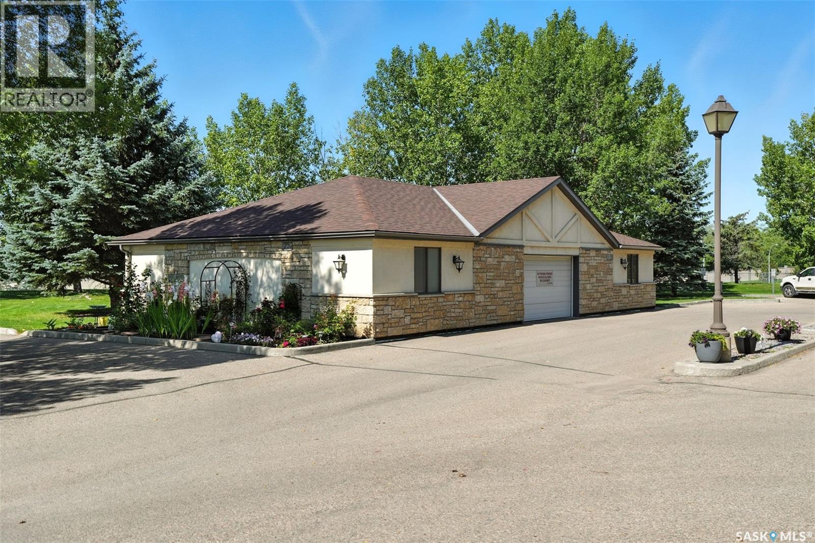 Photo 14 of 208 1622 Acadia Drive, Saskatoon SK