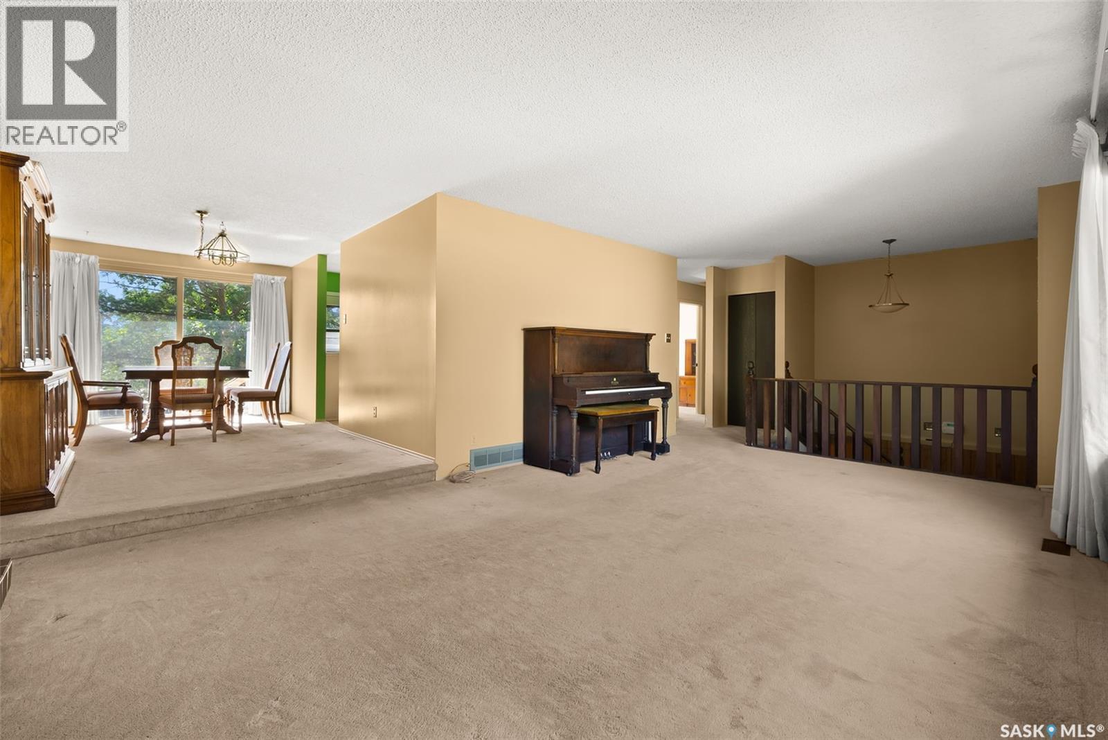Photo 3 of 19 Mayfield Road, Regina SK