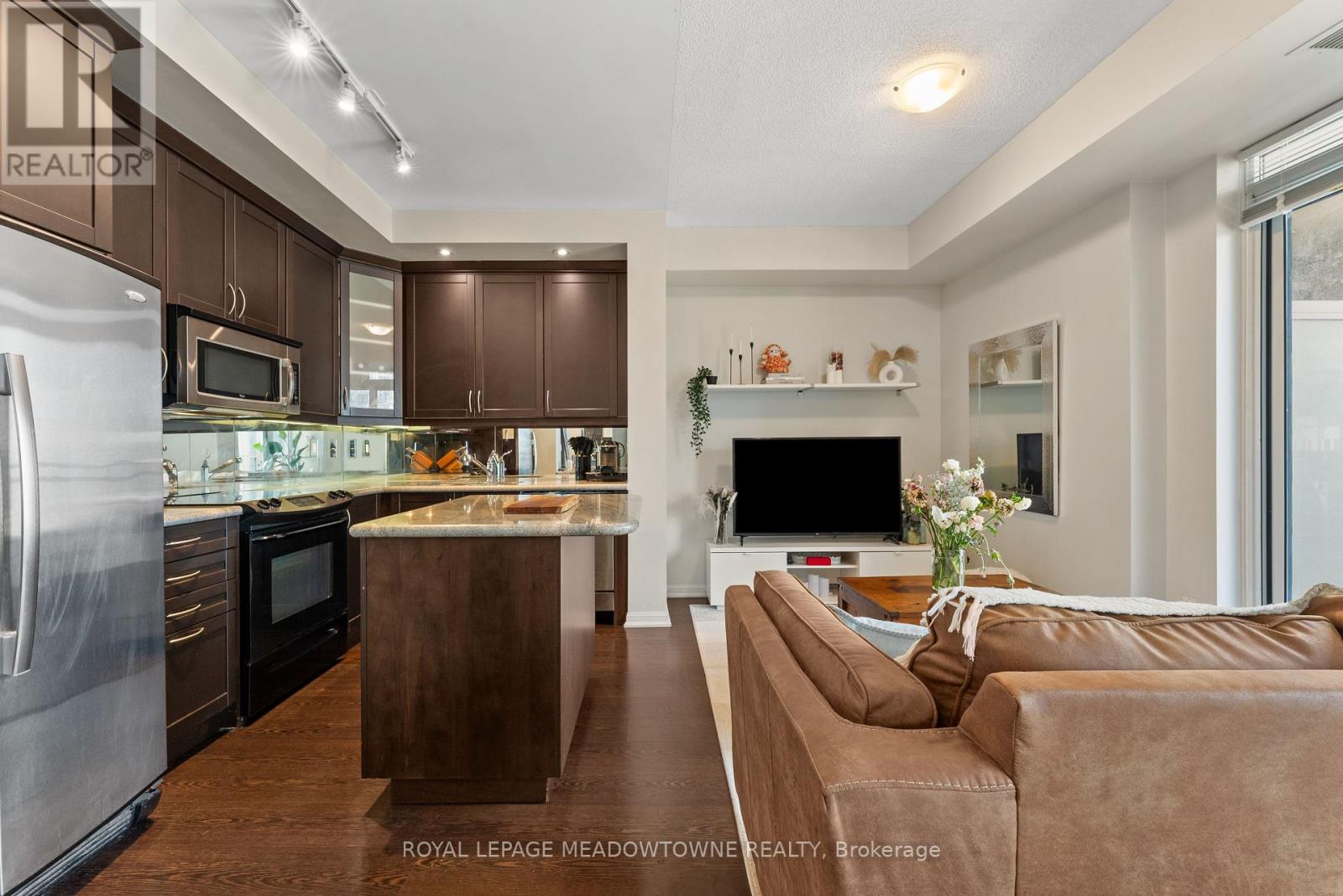 Photo 3 of 916 628 Fleet Street, Toronto ON