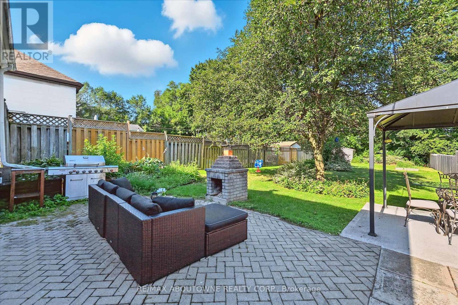 Photo 4 of 216 Bell Avenue, Hamilton ON