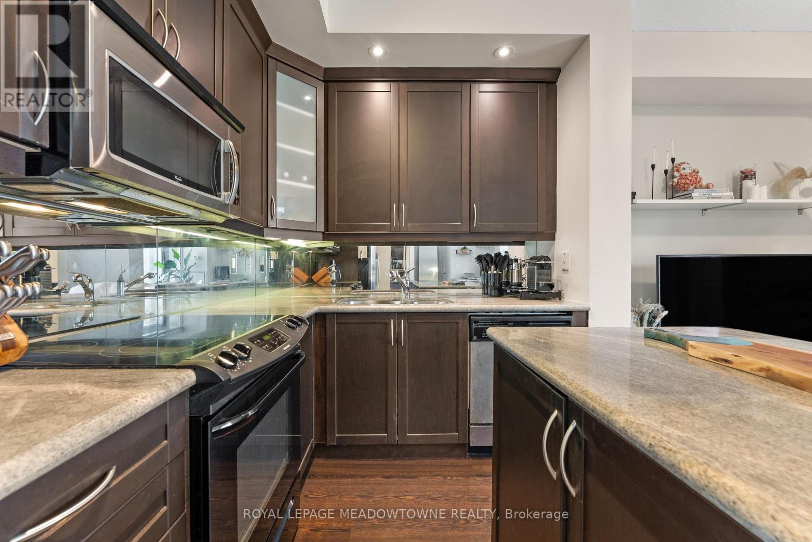Photo 21 of 916 628 Fleet Street, Toronto ON