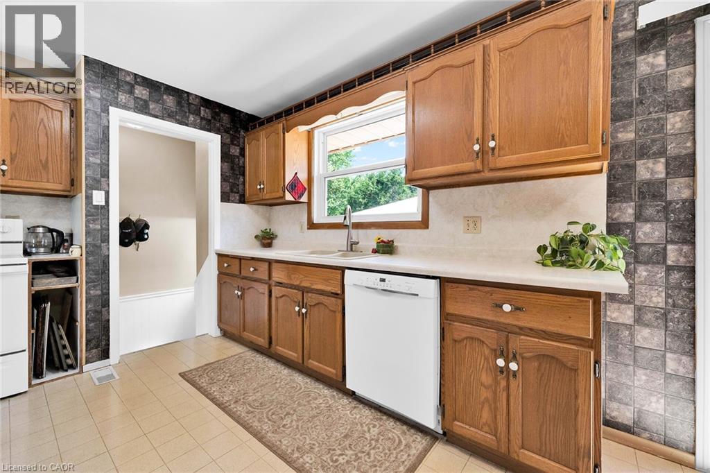 Photo 11 of 83 Oak Avenue, Paris ON