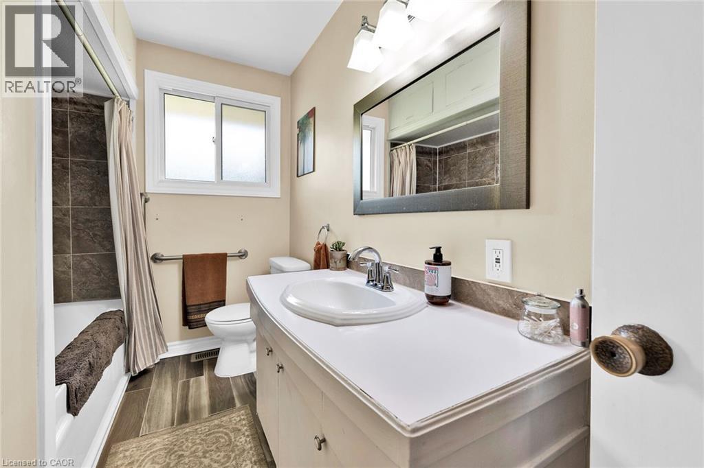 Photo 20 of 83 Oak Avenue, Paris ON