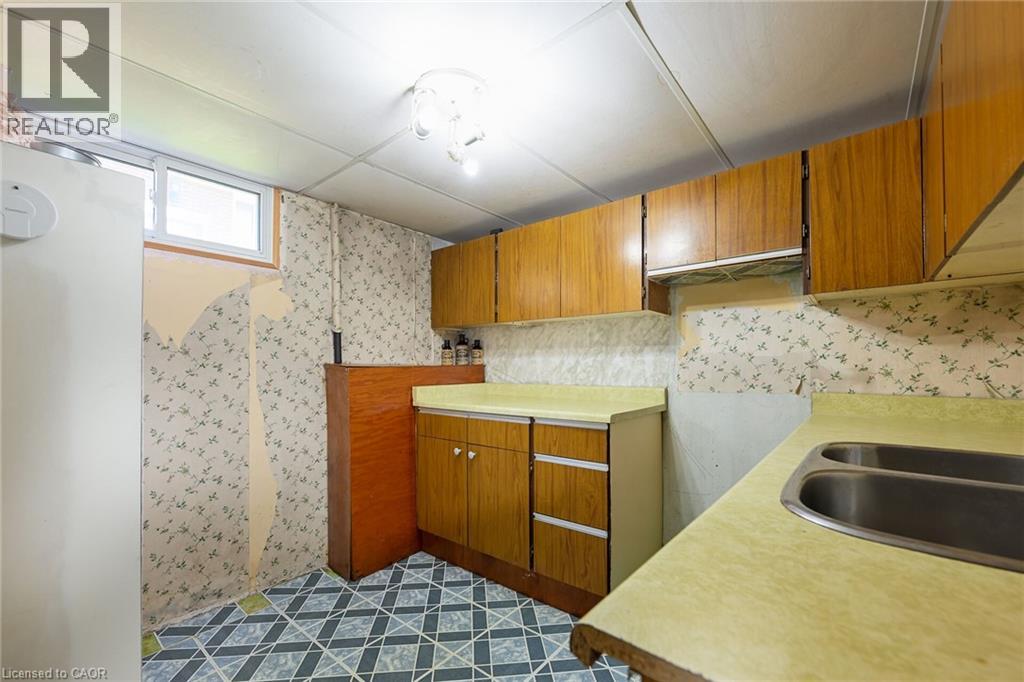 Photo 19 of 83 Oak Avenue, Paris ON