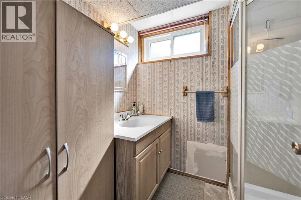 Photo 8 of 83 Oak Avenue, Paris ON