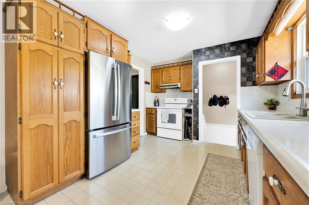 Photo 40 of 83 Oak Avenue, Paris ON