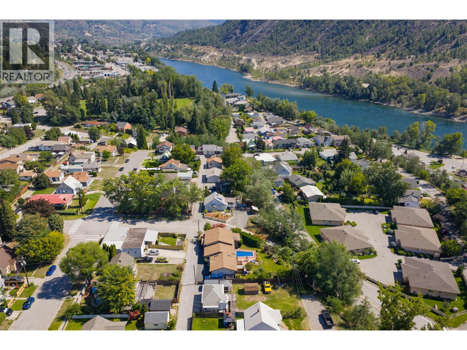 Photo 8 of 2177 Valleyview Drive, Trail BC