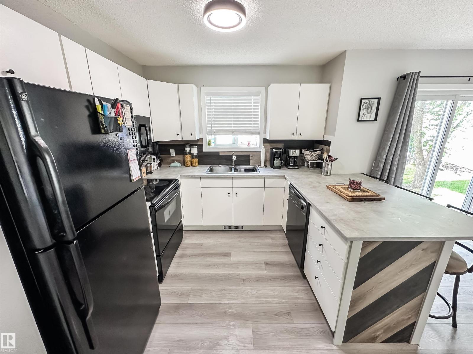 Photo 21 of 26 10909 106 St Nw, Edmonton AB