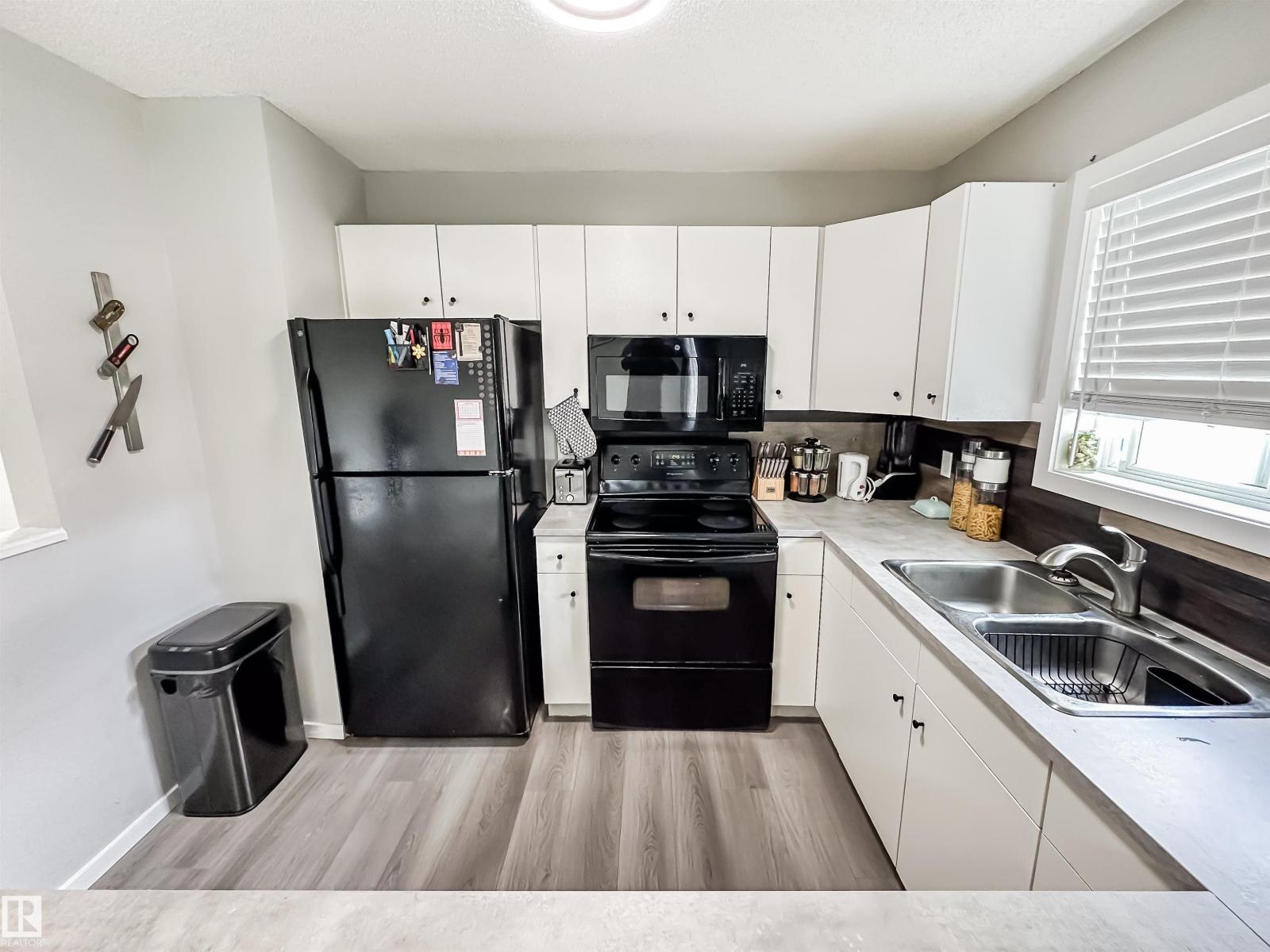 Photo 13 of 26 10909 106 St Nw, Edmonton AB