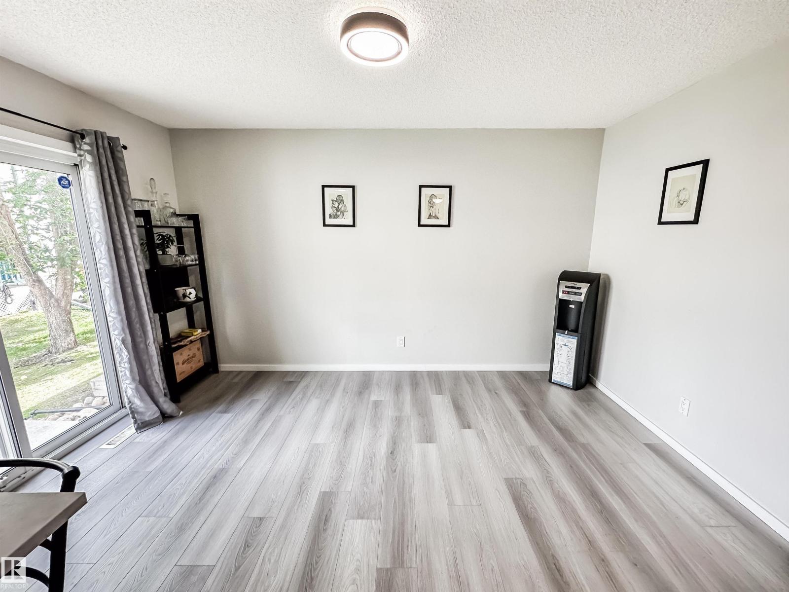 Photo 12 of 26 10909 106 St Nw, Edmonton AB