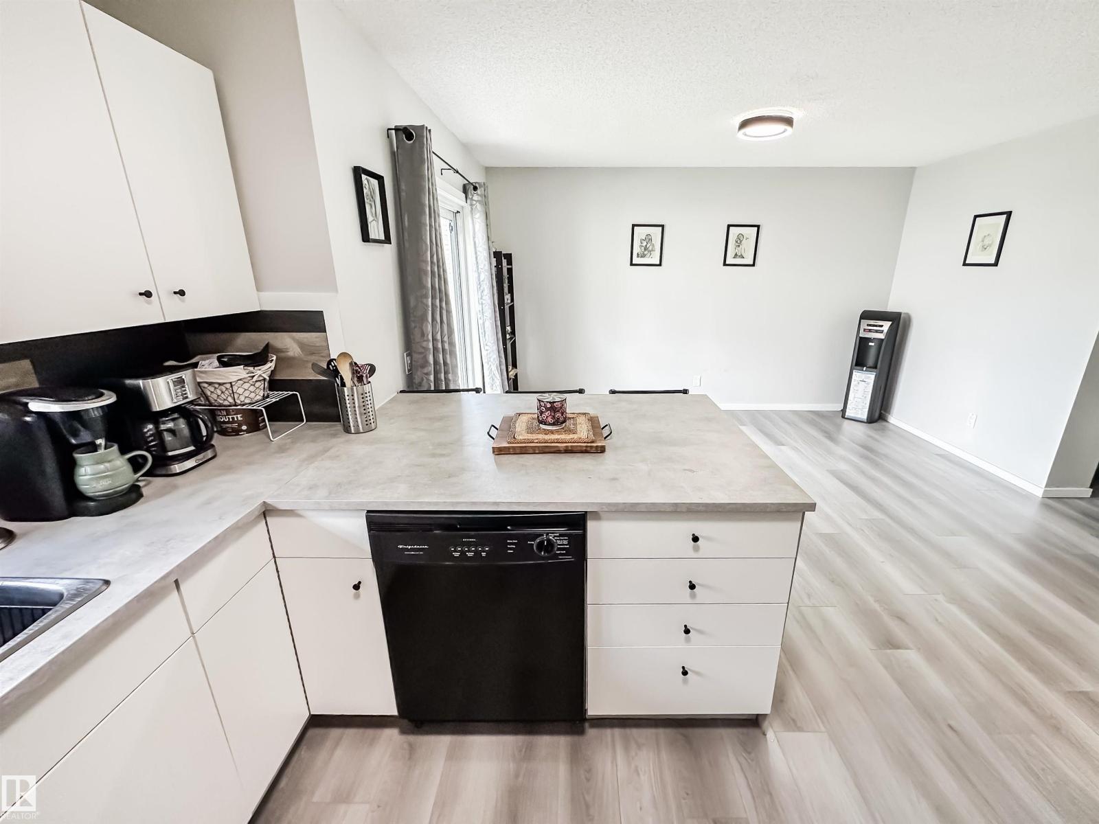 Photo 19 of 26 10909 106 St Nw, Edmonton AB