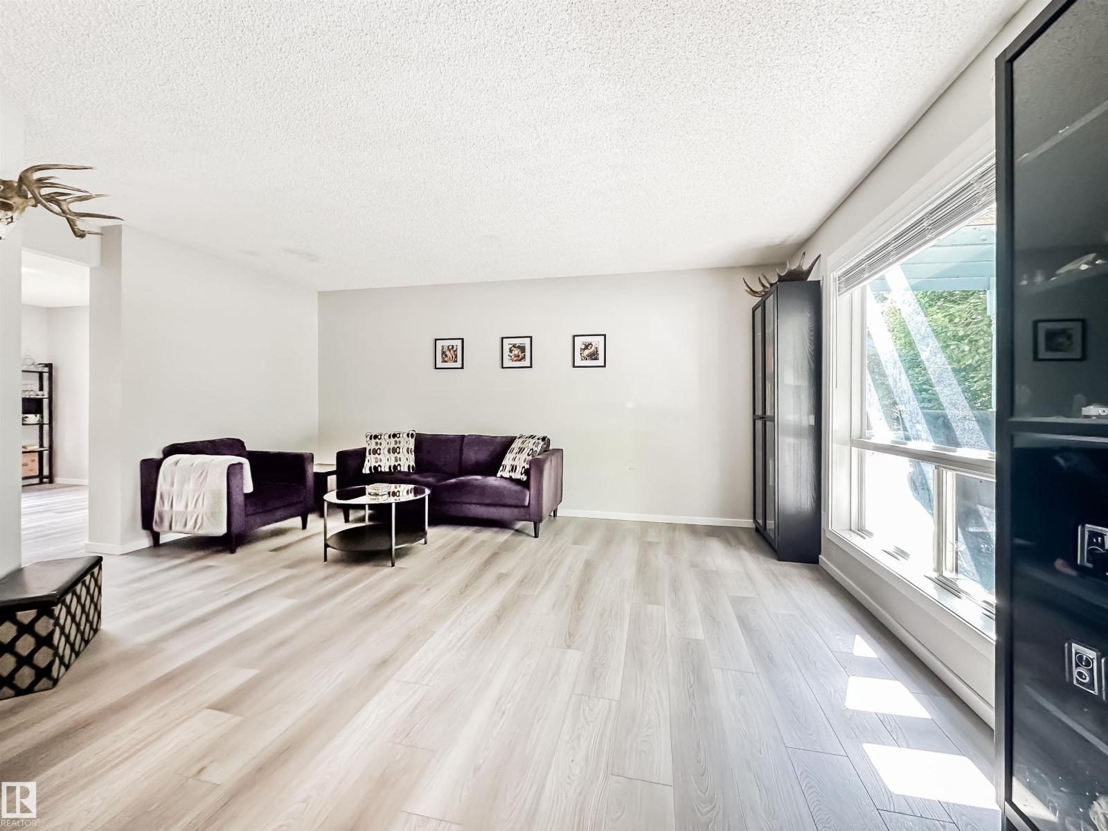 Photo 6 of 26 10909 106 St Nw, Edmonton AB