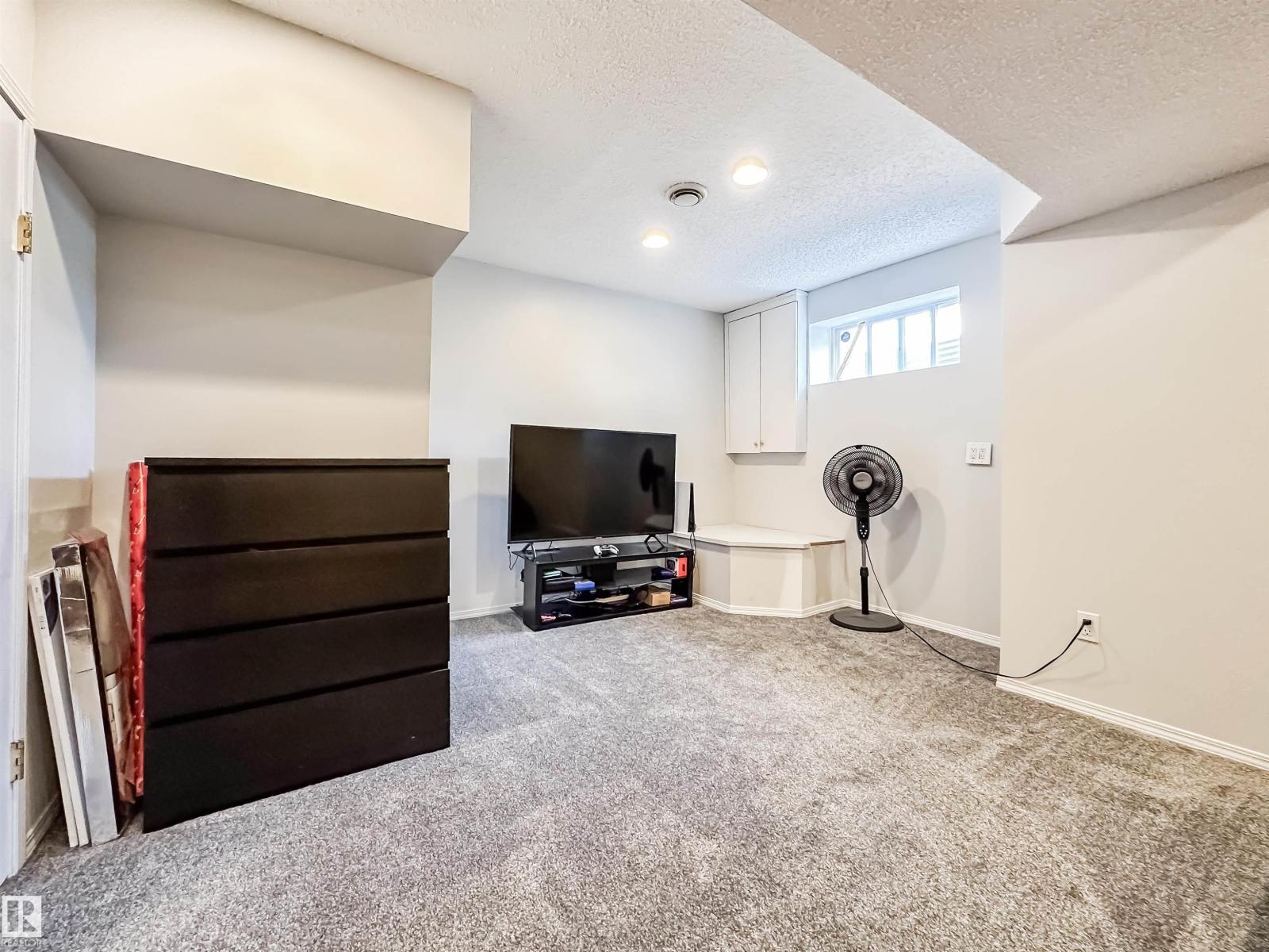 Photo 16 of 26 10909 106 St Nw, Edmonton AB