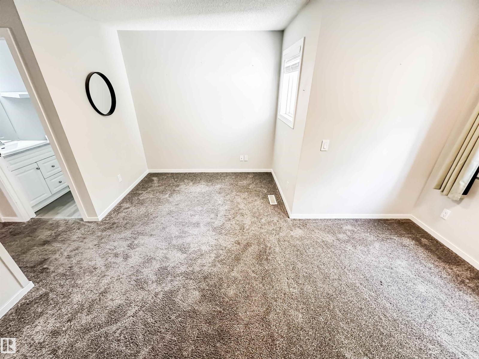 Photo 4 of 26 10909 106 St Nw, Edmonton AB