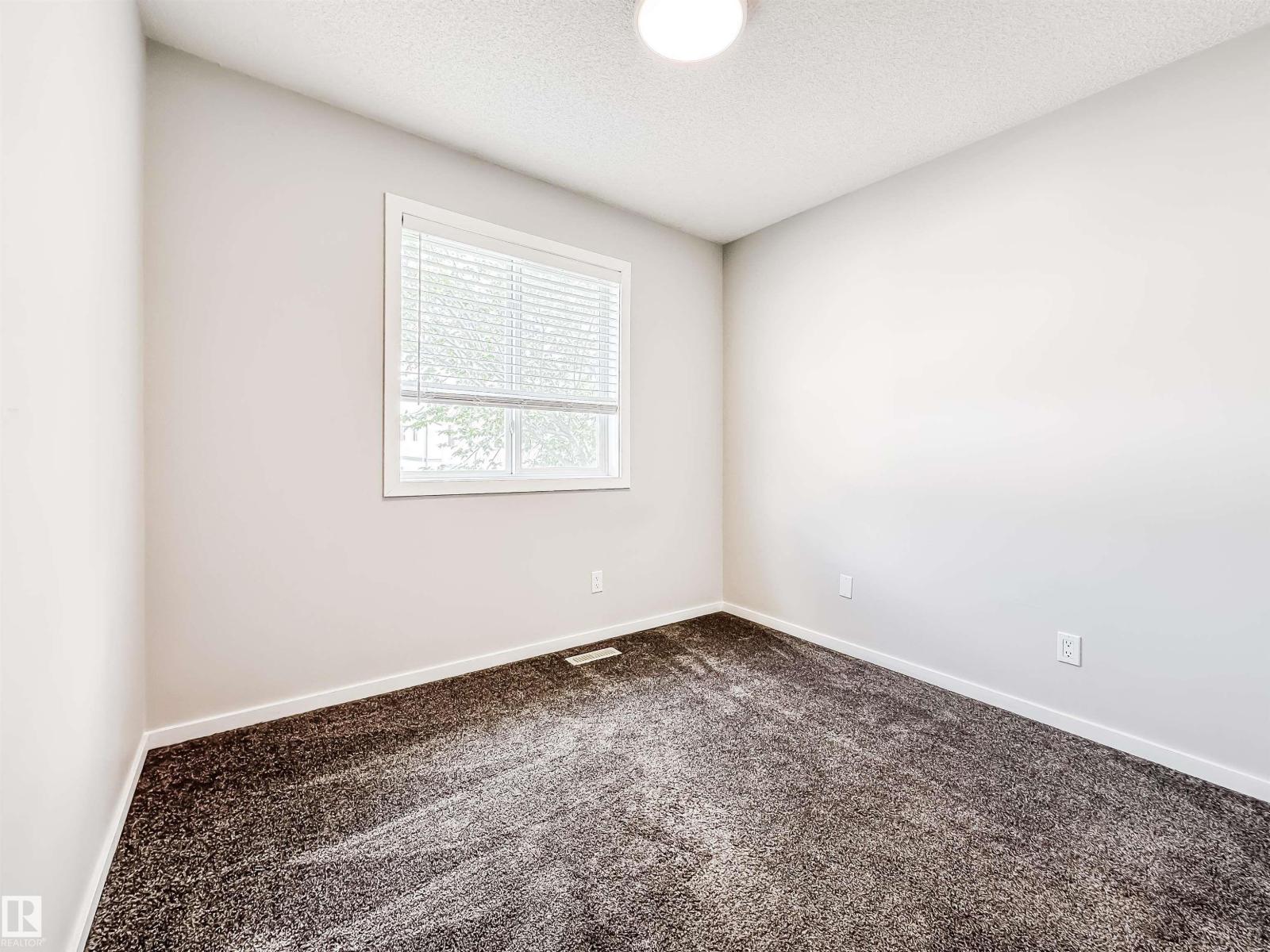 Photo 17 of 26 10909 106 St Nw, Edmonton AB