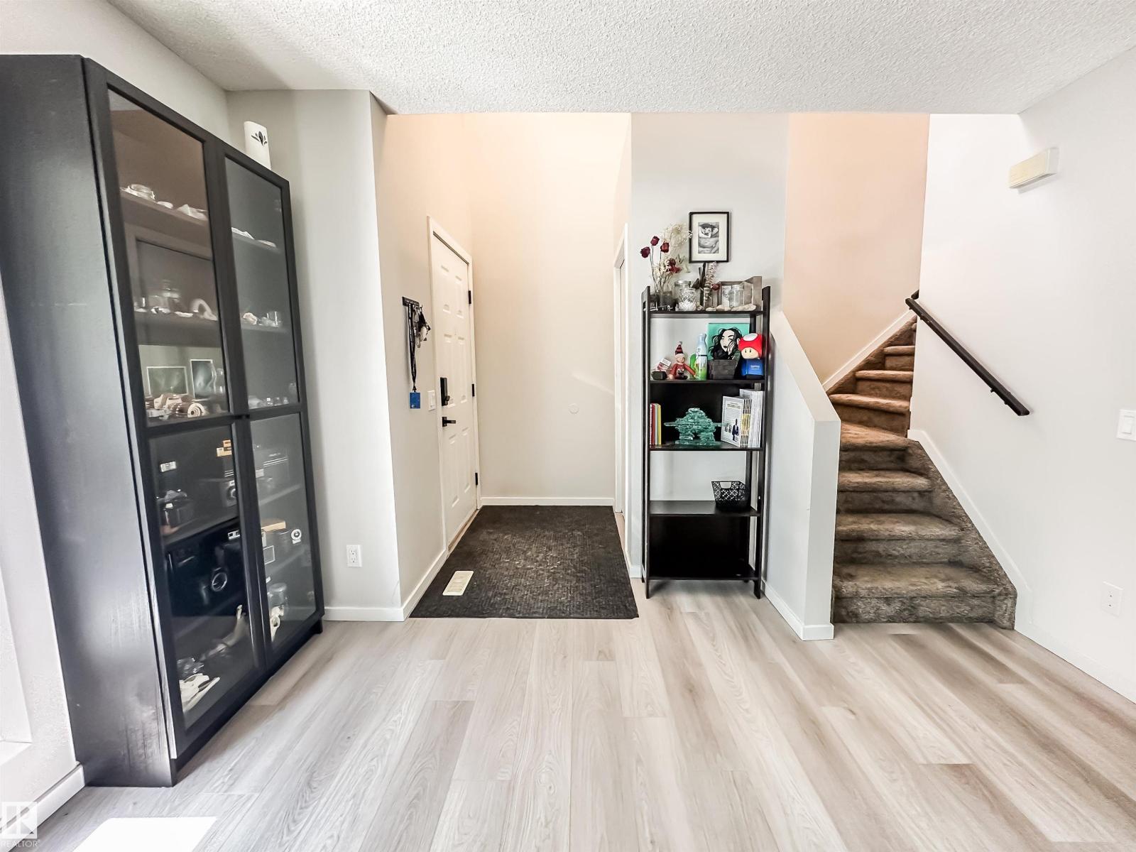 Photo 5 of 26 10909 106 St Nw, Edmonton AB