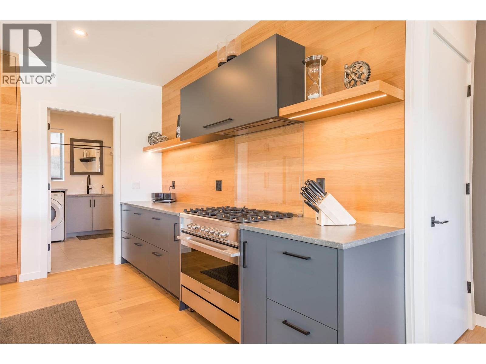  17499 SANBORN Street, Summerland