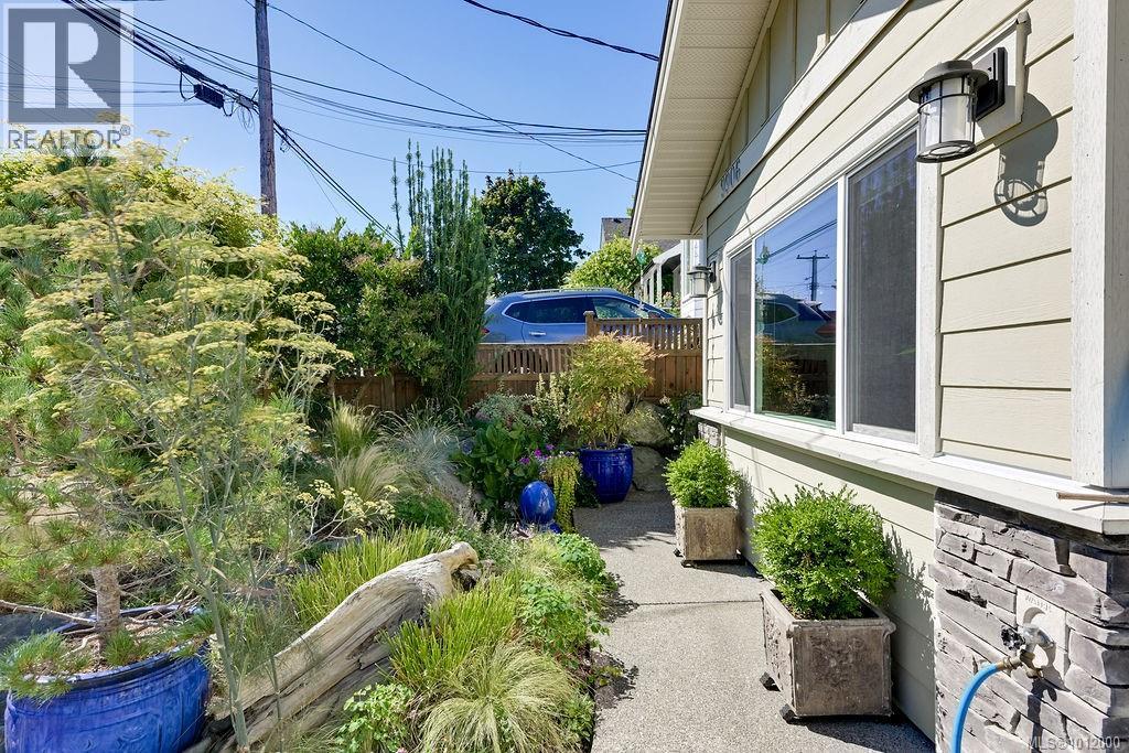 Photo 5 of 9906 Maple St, Chemainus BC