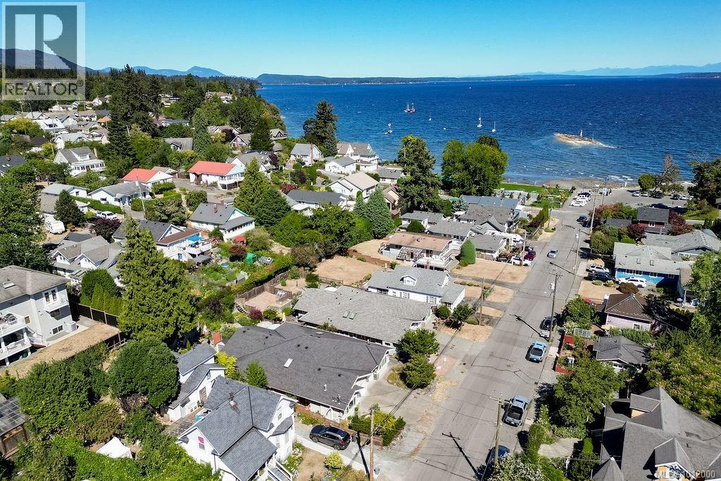Photo 2 of 9906 Maple St, Chemainus BC
