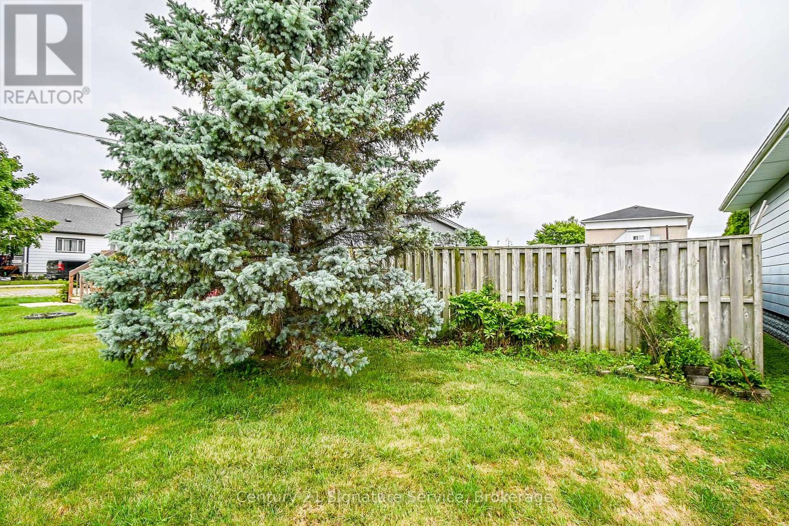 Photo 12 of 109 Santone Avenue, Welland ON