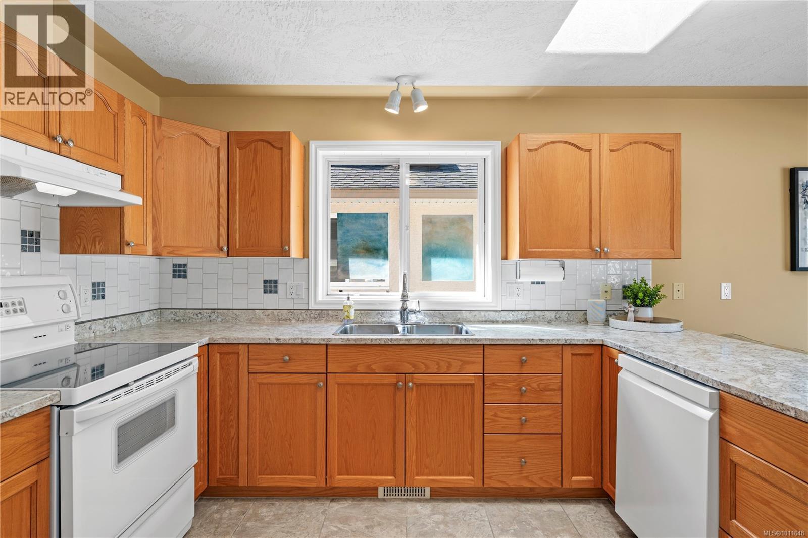 Photo 11 of 24 1150 Walkem Rd, Ladysmith BC