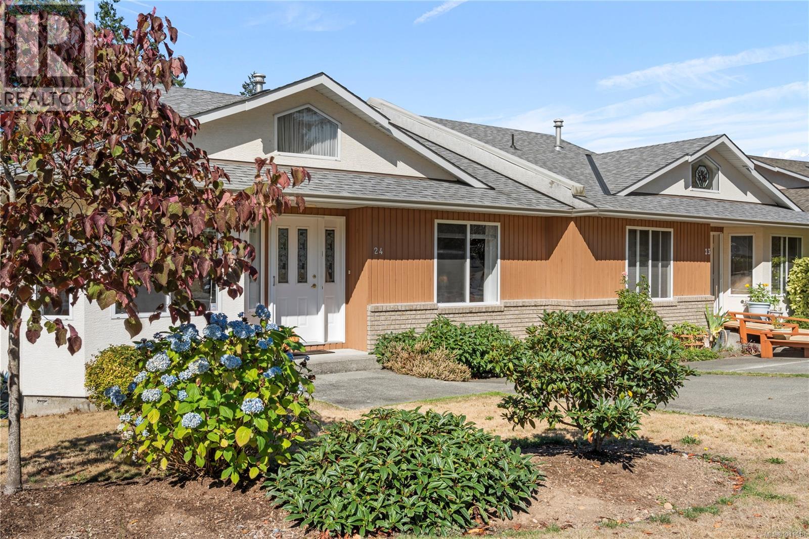 Photo 1 of 24 1150 Walkem Rd, Ladysmith BC